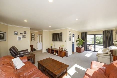 Photo of property in 94 Summerhill Drive, Fitzherbert, Palmerston North, 4410