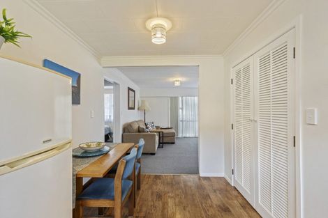 Photo of property in 6 Fairview Place, Westown, New Plymouth, 4310