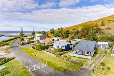 Photo of property in 3428 Pourerere Beach Road, Pourerere, Omakere, 4271