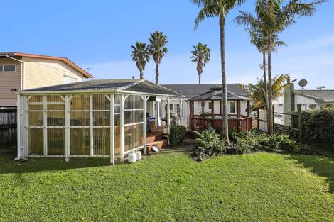 Photo of property in 44 Farquhar Road, Glendene, Auckland, 0602