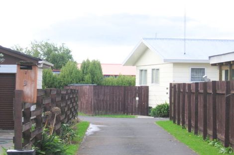 Photo of property in 2/3 Silverstone Place, Henderson, Auckland, 0612