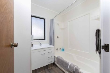 Photo of property in 6 Katrina Place, Massey, Auckland, 0614
