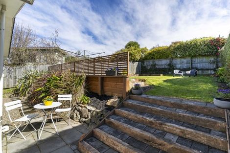 Photo of property in 25 Pioneer Crescent, Helensburgh, Dunedin, 9010