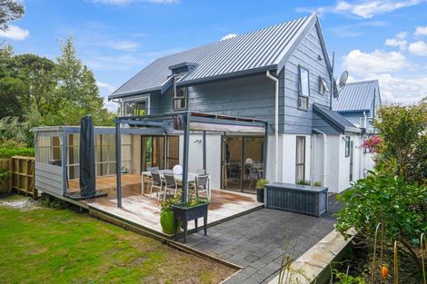 Photo of property in 2/5 Eugen Place, Bayview, Auckland, 0629