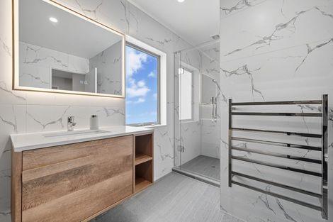 Photo of property in 32b Tirimoana Road, Te Atatu South, Auckland, 0602