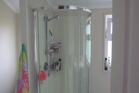 Photo of property in 1/20 Tetrarch Place, Totara Vale, Auckland, 0629