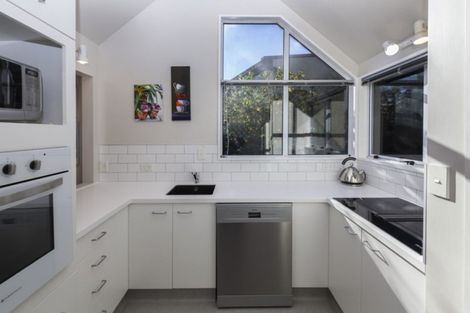 Photo of property in 8 Rhodesvale Terrace, Cashmere, Christchurch, 8022