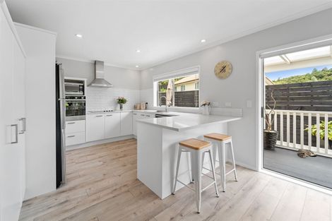 Photo of property in 7 Phoebe Meikle Place, Torbay, Auckland, 0630