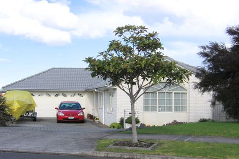 Photo of property in 10 Claremont Way, East Tamaki Heights, Auckland, 2016