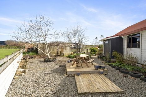 Photo of property in 103 Waikawa Beach Road, Manakau, Levin, 5573