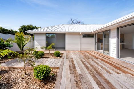 Photo of property in 9a Strandon Place, Strandon, New Plymouth, 4312