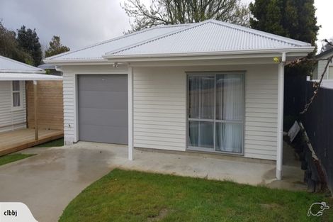Photo of property in 32 Roberts Road, Te Atatu South, Auckland, 0610