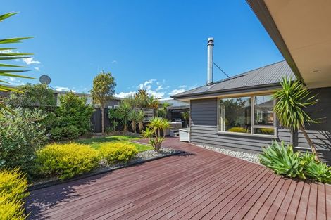 Photo of property in 5 Galea Grove, Kelvin Grove, Palmerston North, 4414