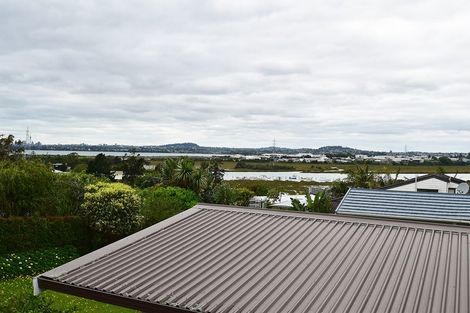 Photo of property in 26 Jaemont Avenue, Te Atatu South, Auckland, 0610