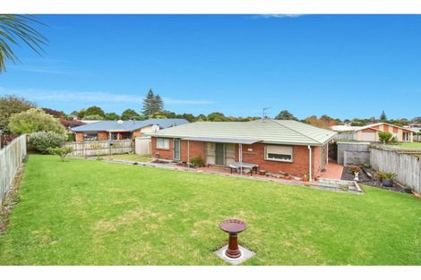 Photo of property in 15 Tonson Place, Weymouth, Auckland, 2103