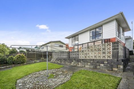 Photo of property in 102 Taylor Terrace, Tawa, Wellington, 5028