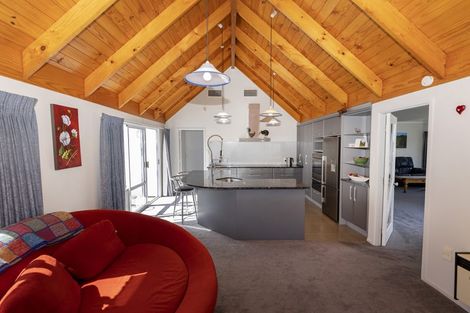 Photo of property in 1 Larsen Place, Merrilands, New Plymouth, 4312