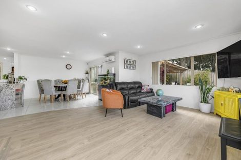 Photo of property in 3 Fairchild Avenue, Goodwood Heights, Auckland, 2105