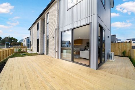 Photo of property in 37 Paretao Street, Massey, 0614