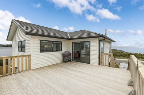 Photo of property in 9b Epic Way, Newlands, Wellington, 6037