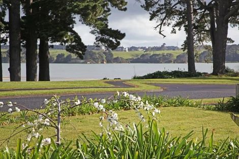 Photo of property in 10 Godwit Place, Waiuku, 2123
