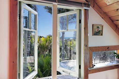 Photo of property in 5 Rayner Road, Piha, New Lynn, 0772