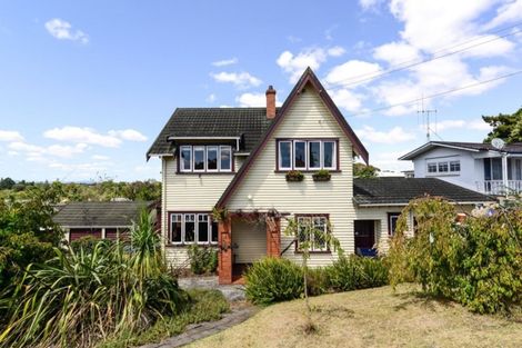 Photo of property in 69 Forest Lake Road, Forest Lake, Hamilton, 3200