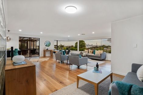 Photo of property in 6 Toi Toi Place, Northcote, Auckland, 0627