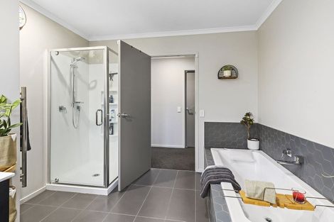 Photo of property in 14 Mooring Close, Whitby, Porirua, 5024