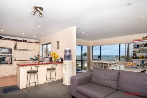 Photo of property in 27 Cherry Tree Place, Massey, Auckland, 0614