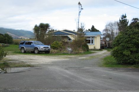 Photo of property in 10 Cromwell Street, Murchison, 7007
