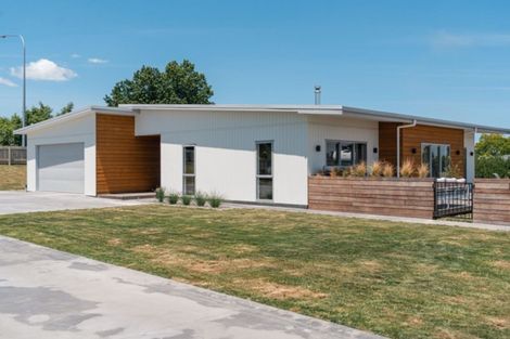 Photo of property in 15 Mcdonald Way, Lansdowne, Masterton, 5810