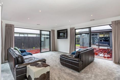 Photo of property in 40 Holiday Drive, Mairehau, Christchurch, 8052