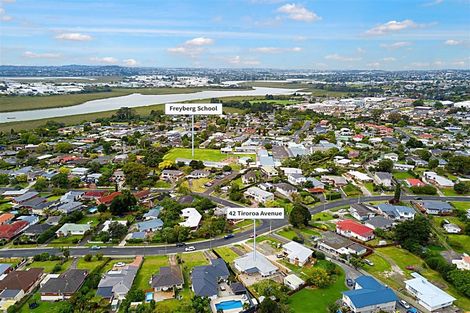 Photo of property in 42 Tiroroa Avenue, Te Atatu South, Auckland, 0610