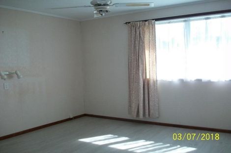 Photo of property in 54 Larnoch Road, Henderson, Auckland, 0610