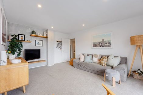 Photo of property in 70 Selwyn Crescent, Forrest Hill, Auckland, 0620