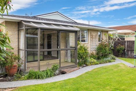 Photo of property in 2/35 Oldwood Street, Bishopdale, Christchurch, 8053