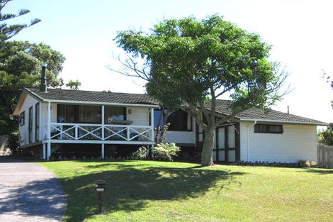 Photo of property in 26 Cron Avenue, Te Atatu South, Auckland, 0610