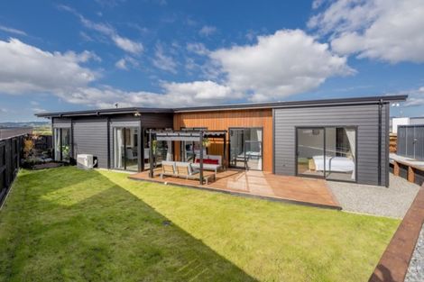 Photo of property in 1 Coutts Way, Fitzherbert, Palmerston North, 4410
