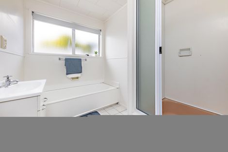 Photo of property in 13 Ewbank Place, Manurewa, Auckland, 2102