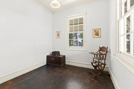 Photo of property in 90 Pendarves Street, New Plymouth, 4310