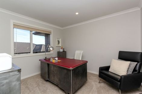 Photo of property in 15 Adam Lile Drive, Highlands Park, New Plymouth, 4312