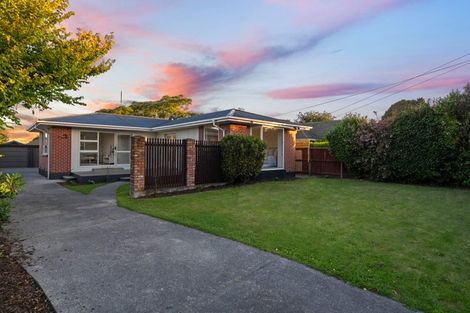 Photo of property in 27 Liverton Crescent, Bishopdale, Christchurch, 8053