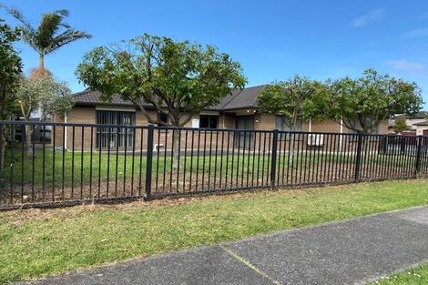 Photo of property in 2 Lissleton Drive, East Tamaki, Auckland, 2013