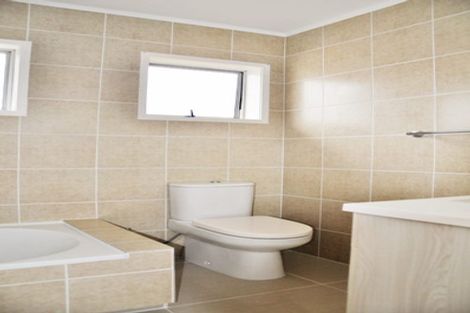 Photo of property in 1/3 Capilano Place, Glenfield, Auckland, 0629