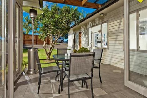 Photo of property in 212 East Coast Road, Forrest Hill, Auckland, 0620