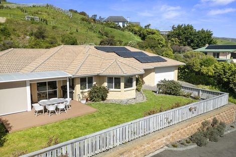 Photo of property in 125 Woodman Drive, Tawa, Wellington, 5028