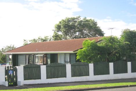 Photo of property in 67 Waimumu Road, Massey, Auckland, 0614