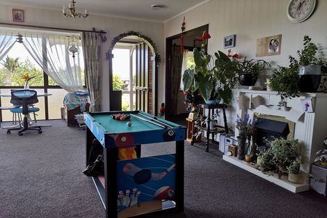Photo of property in 3 Booralee Avenue, Botany Downs, Auckland, 2010