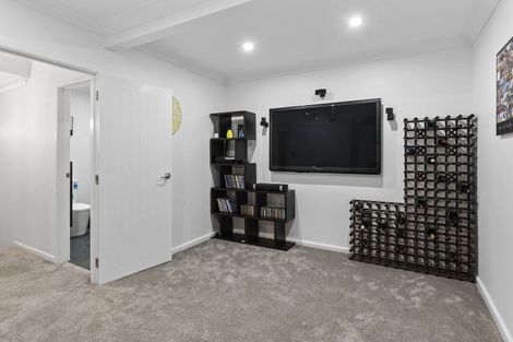 Photo of property in 2/11 Ridge Road, Waiake, Auckland, 0630